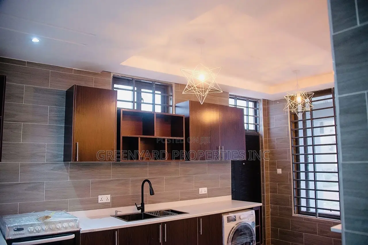 4bdrm Duplex in Oyarifa for sale