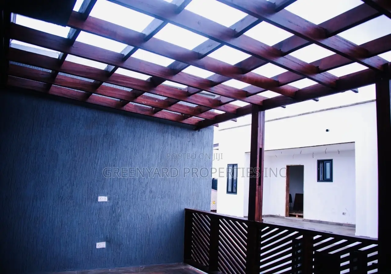 4bdrm Duplex in Oyarifa for sale