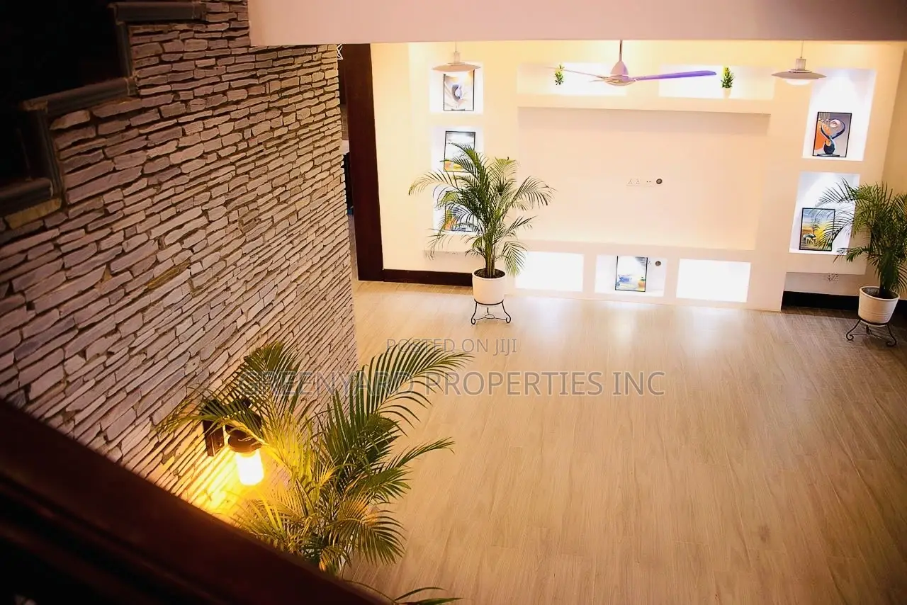 4bdrm Duplex in Oyarifa for sale