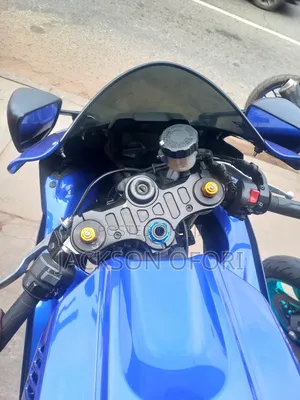 Yamaha R6 2022 Blue