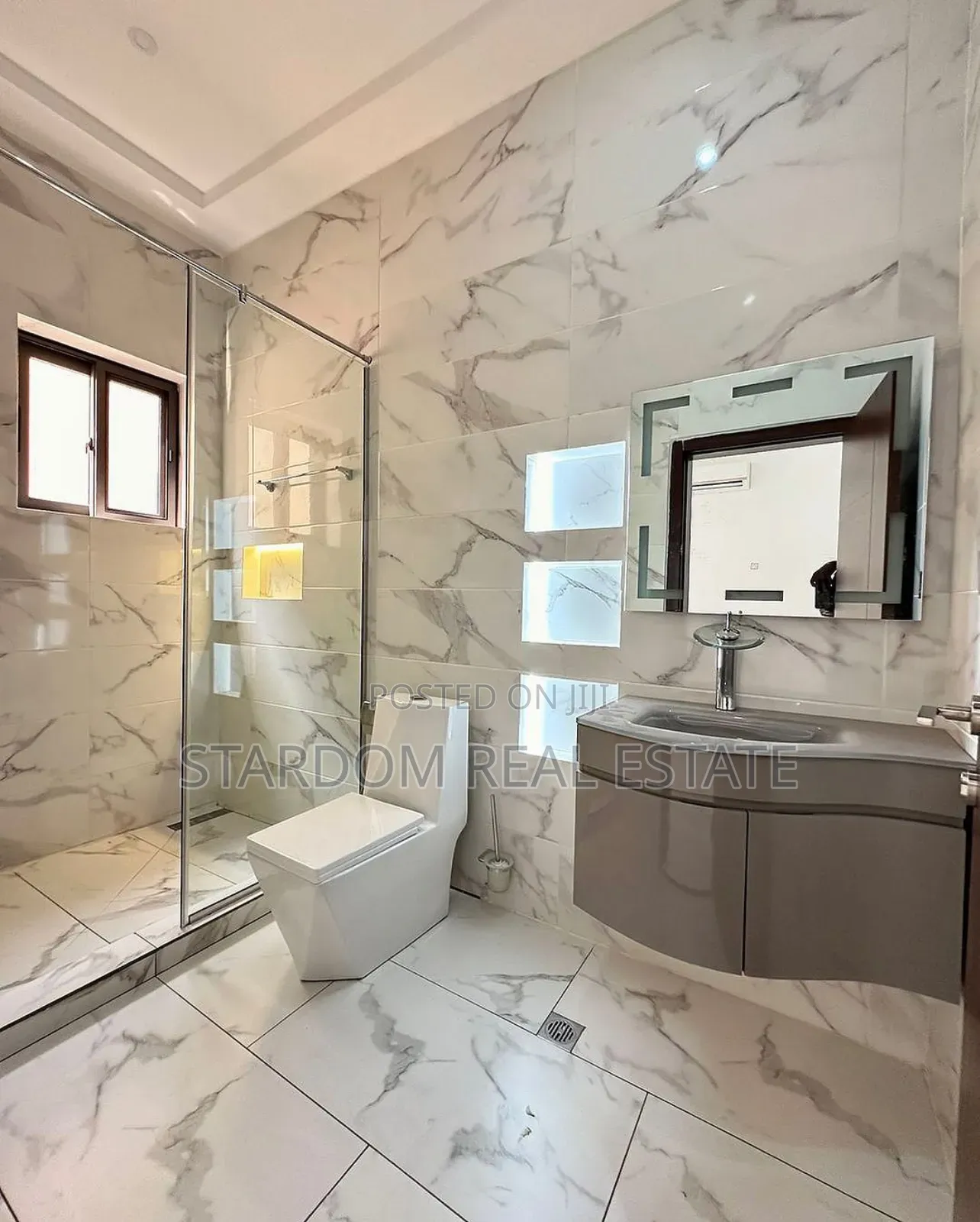 4bdrm Mansion in East Legon for sale