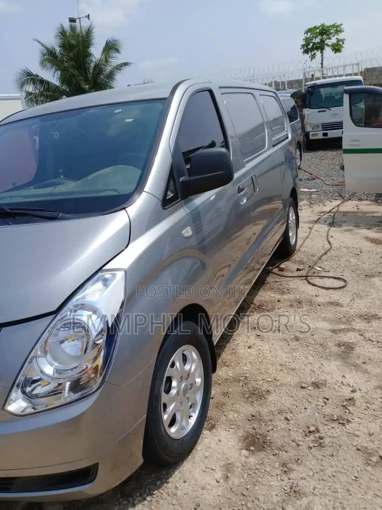 Hyundai Starex 2015 Grey