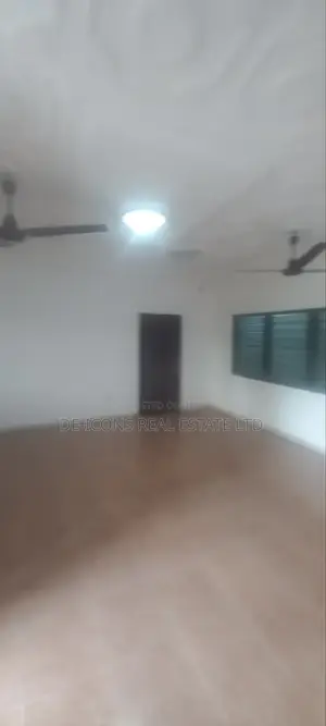 4bdrm Mansion in De-Icons Real Estate, Awutu Senya East Municipal