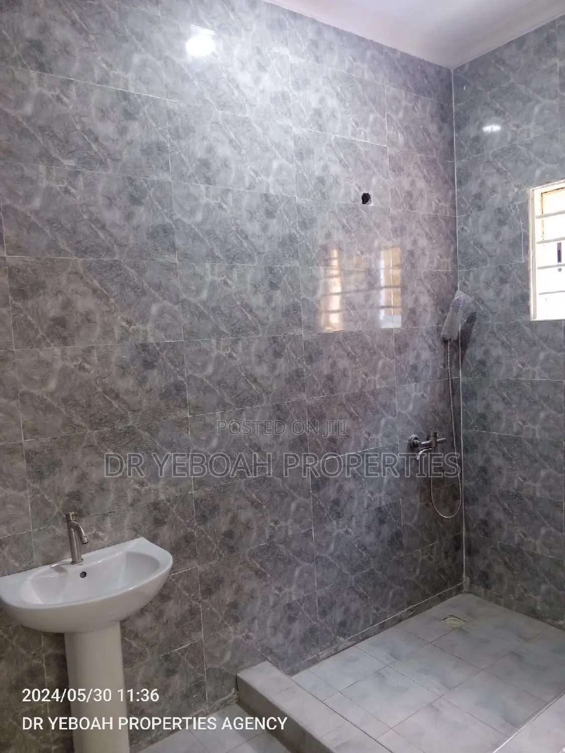 3bdrm House in Spintex Manet :- 3 for sale