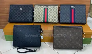 Louis Vuitton / Gucci Wallet for Men ( Comes in a Box)