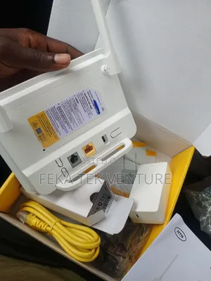 Universal Mtn 4g T30d Tourbonet Router + Type C Powerbank