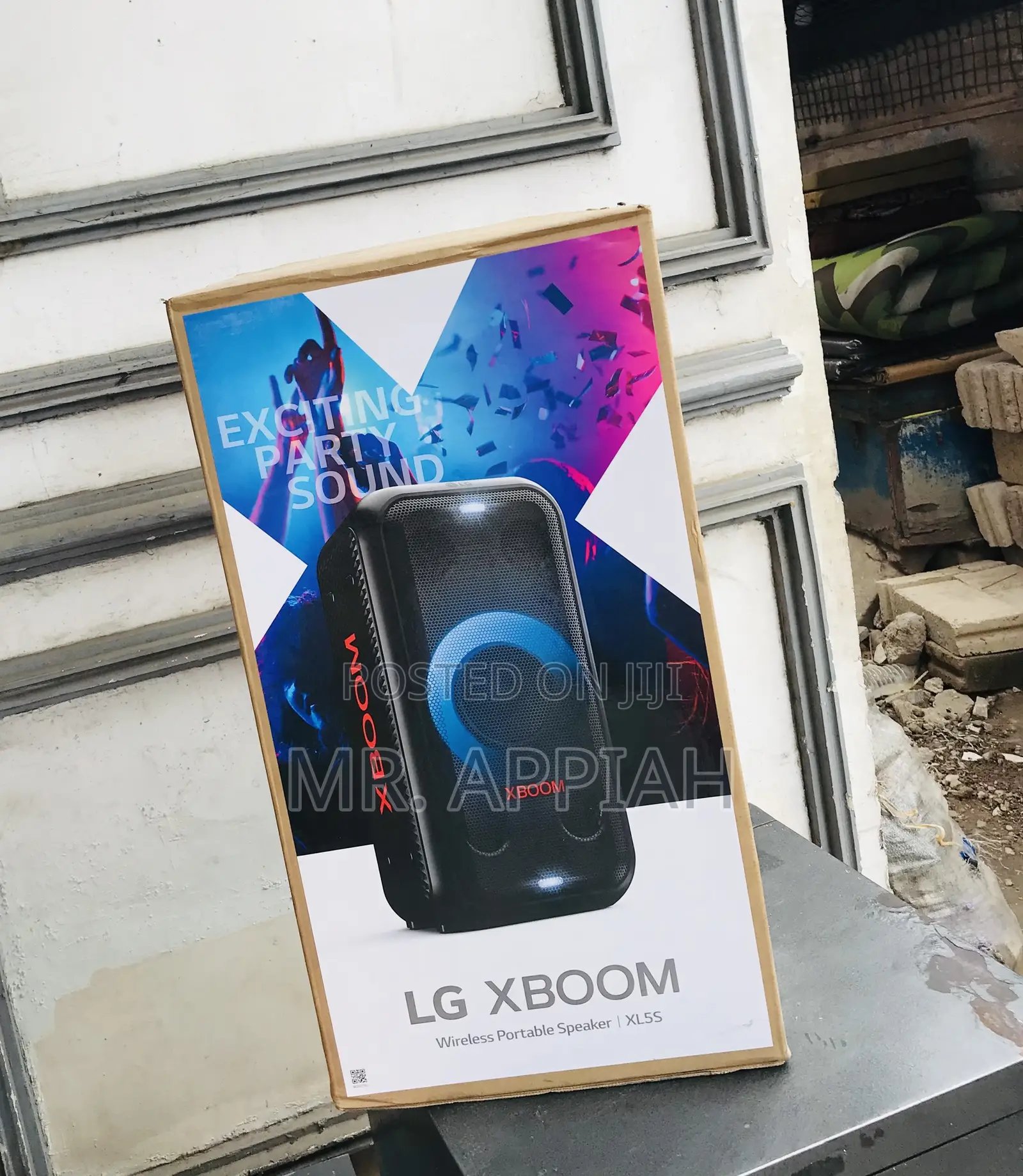 Sleek Designed LG XL5S Bluetooth Speaker(Black).