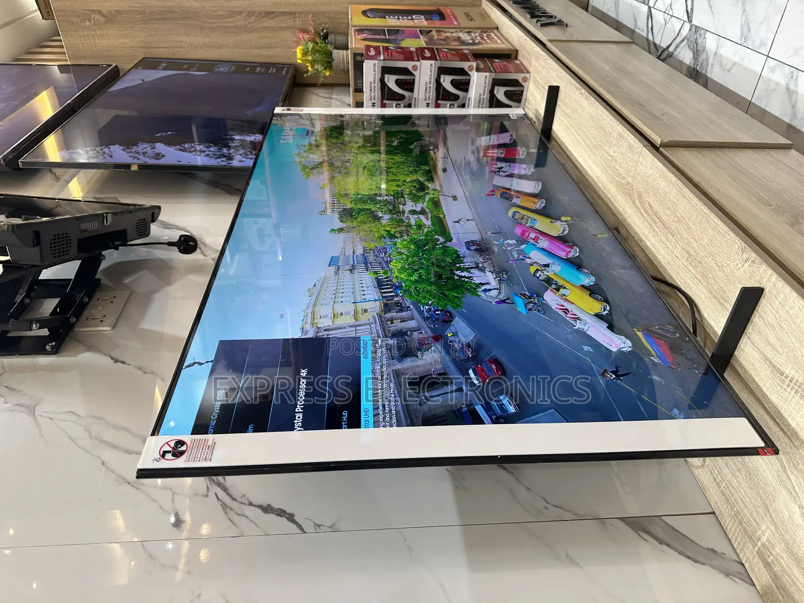 Grab a New Samsung 85”Cu8000 Uhd