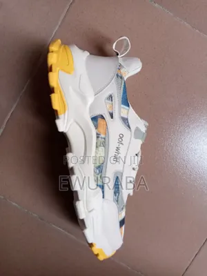 Sneakers Only Size 44
