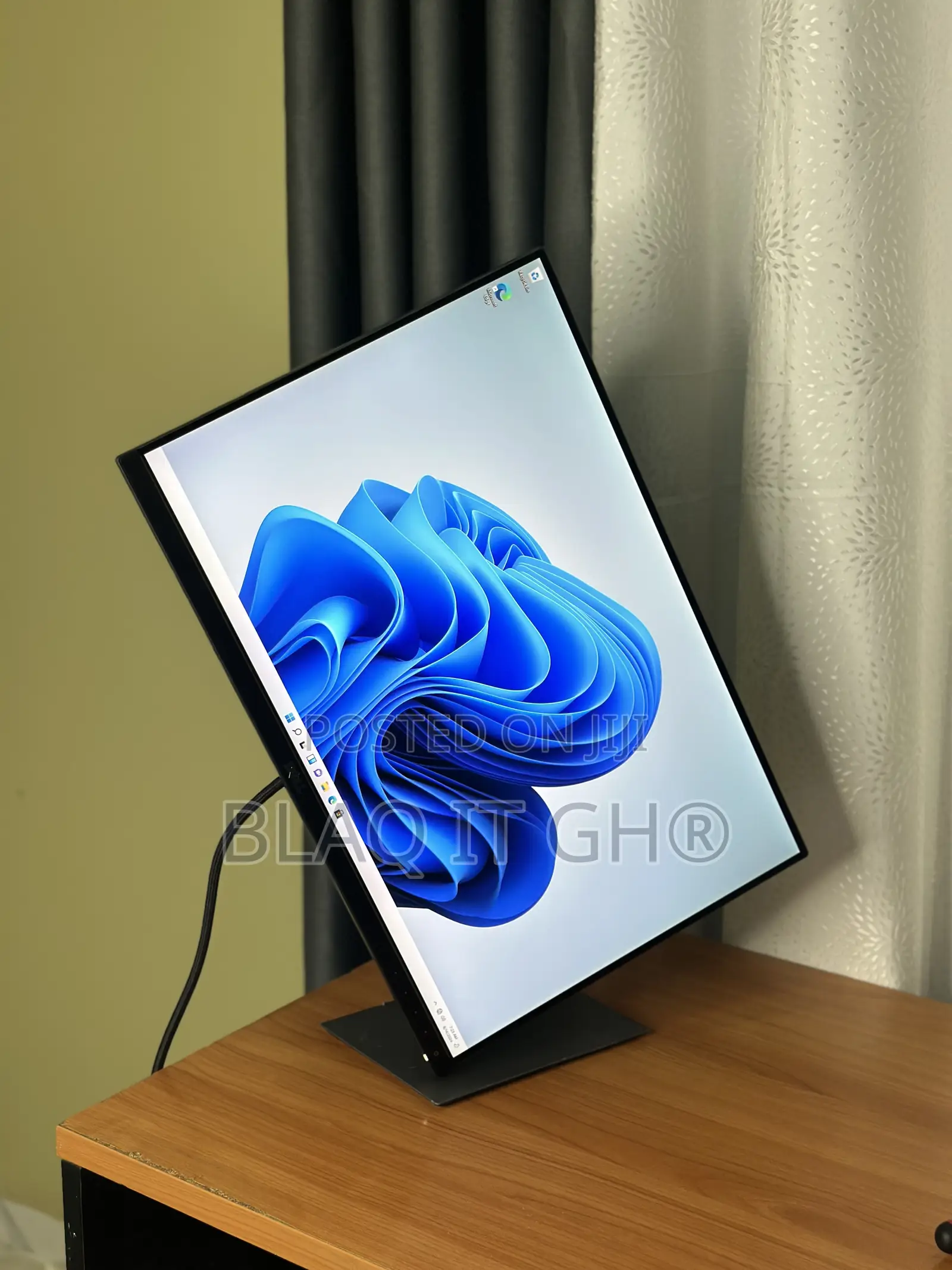 Dell 24” Edgeless Monitor 1920x1200