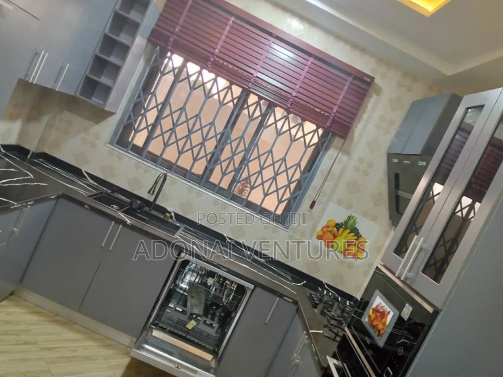 Furnished 7bdrm House in Ahodwo, Kumasi Metropolitan for sale