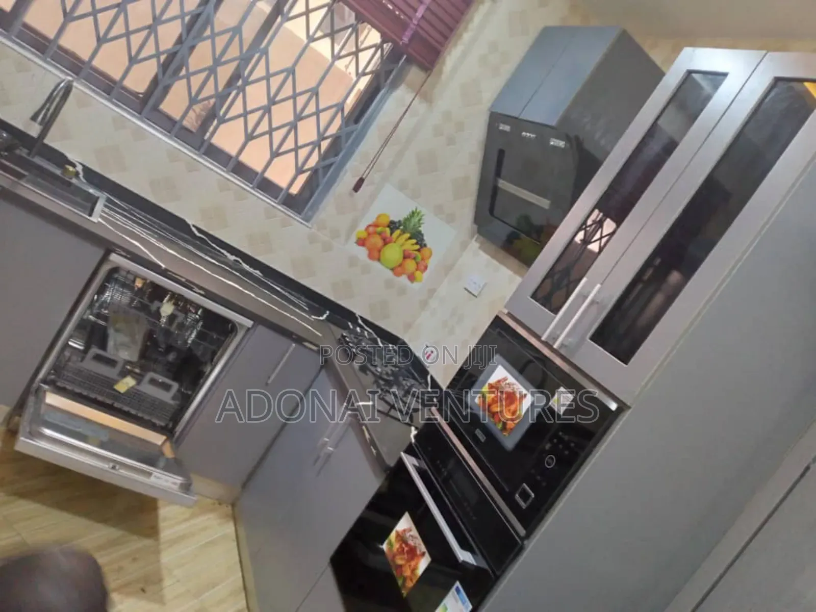 Furnished 7bdrm House in Ahodwo, Kumasi Metropolitan for sale