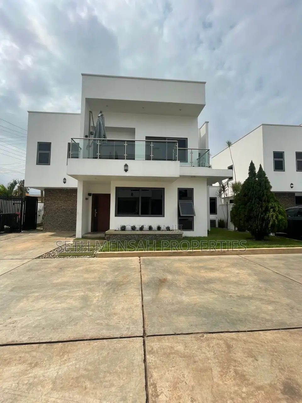 Furnished 3bdrm Townhouse/Terrace in Skm, East Legon for sale