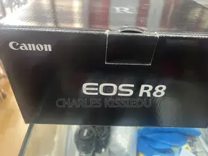Canon Eos-R8
