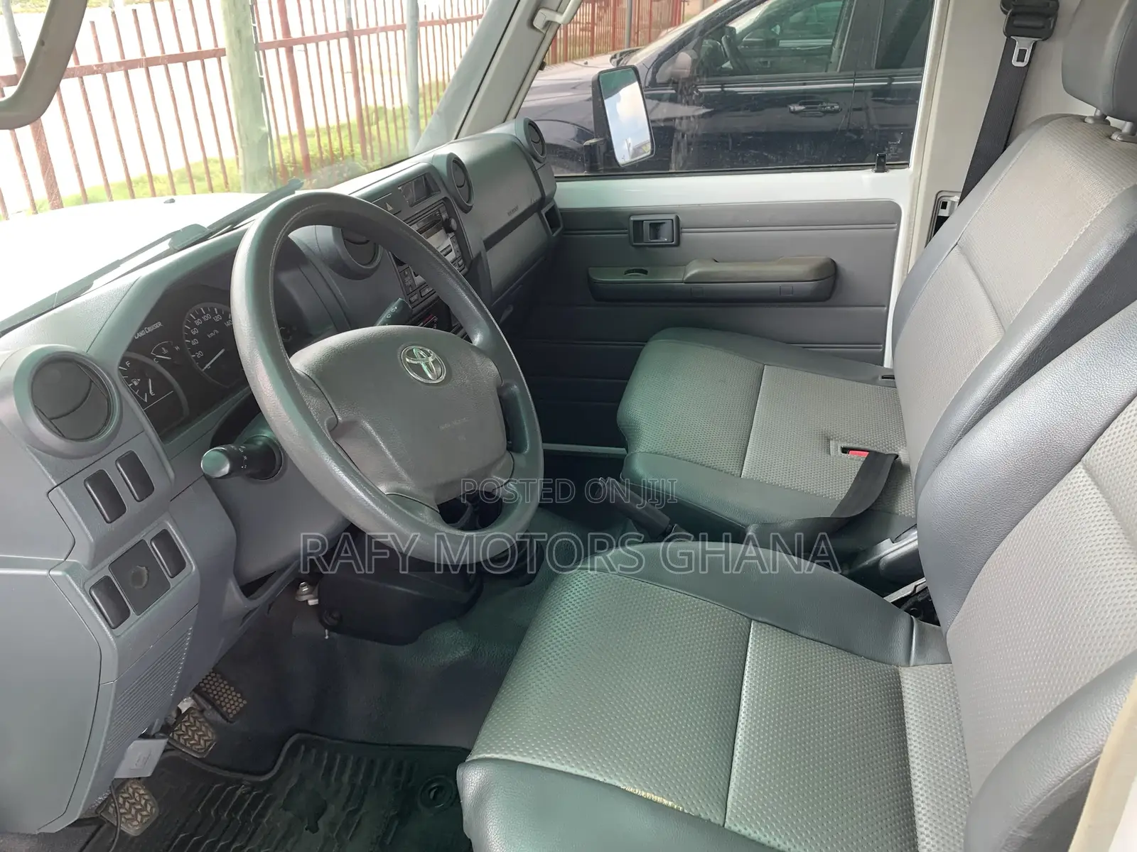 Toyota Land Cruiser 4.5 V8 DSL 2012 White