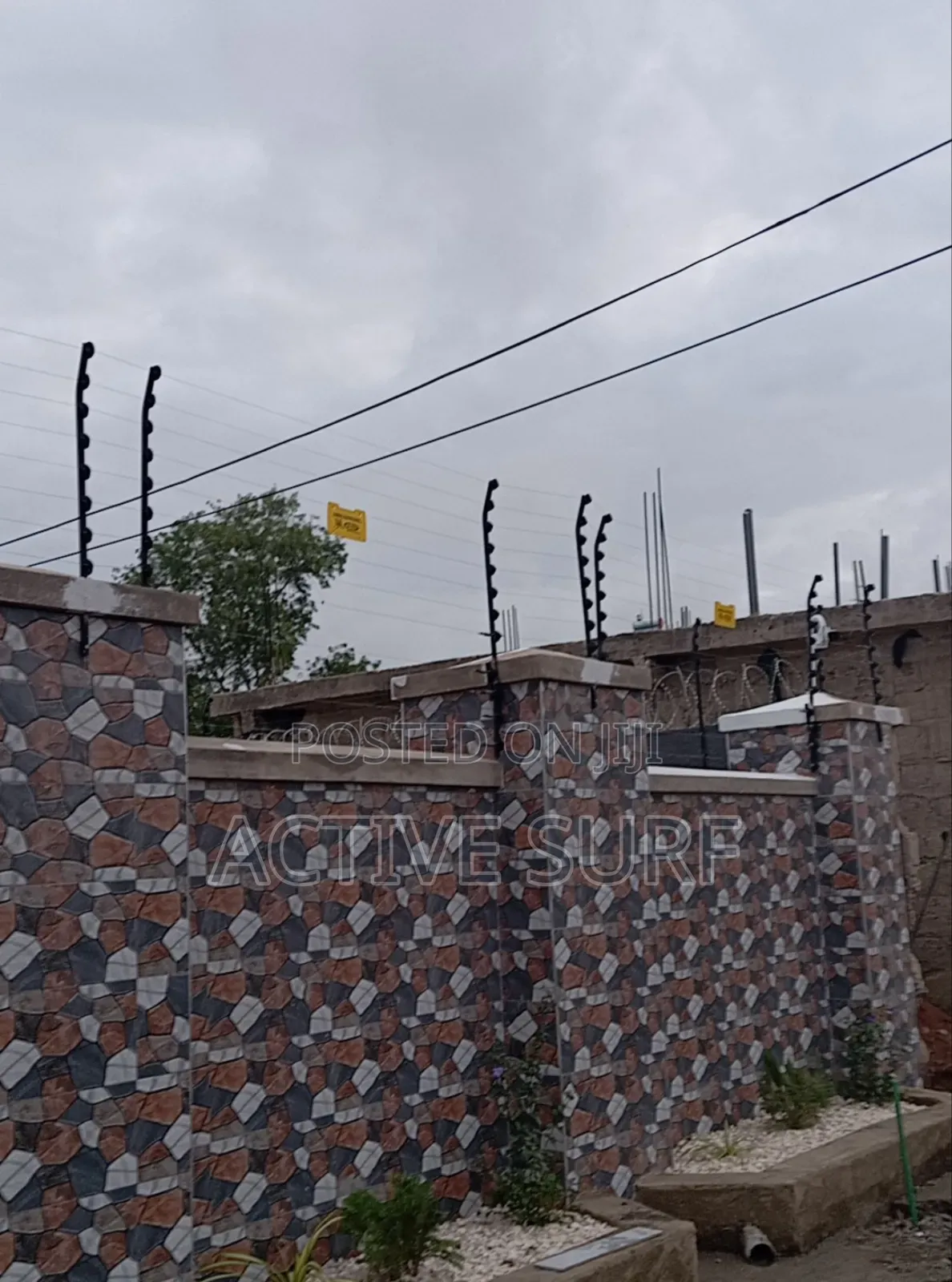 Maximum Security Electric Perimeter Fencing With Razor