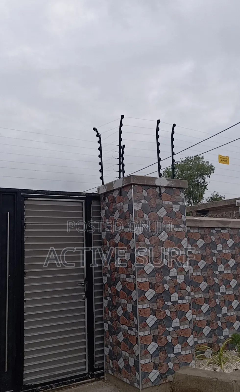 Maximum Security Electric Perimeter Fencing With Razor