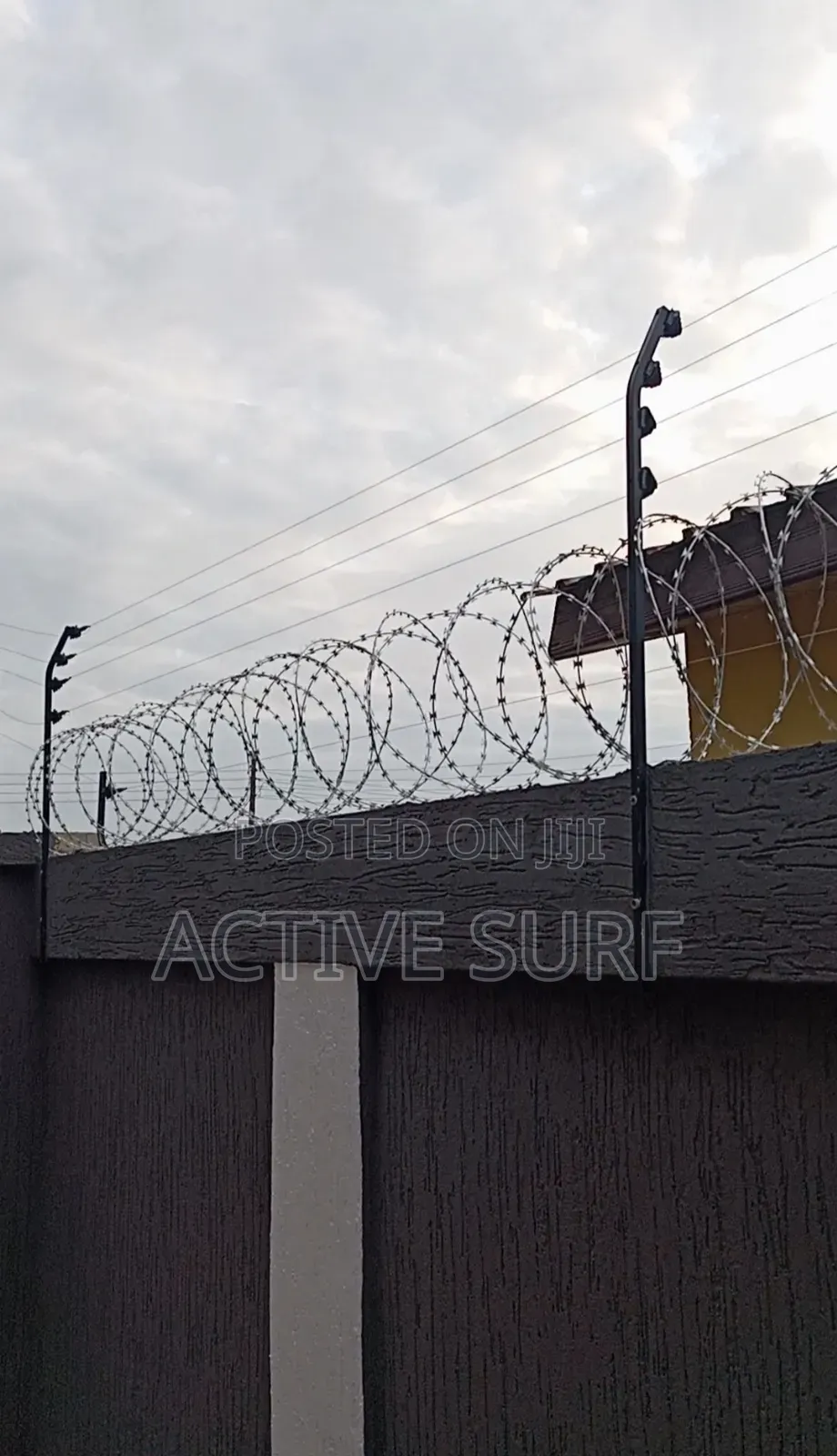 Maximum Security Electric Perimeter Fencing With Razor