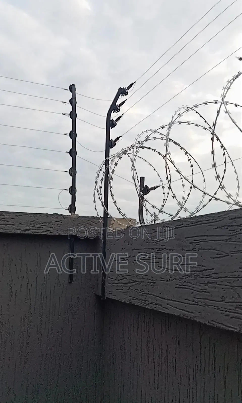 Maximum Security Electric Perimeter Fencing With Razor