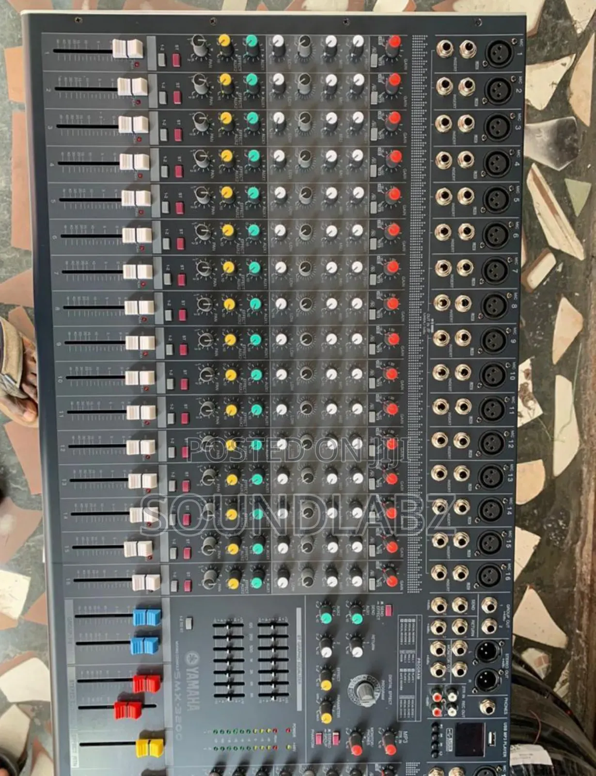 Yamaha SMX-3200 32-Channel Mixer Console