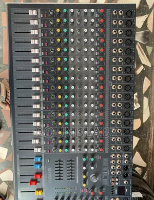 Yamaha SMX-3200 32-Channel Mixer Console