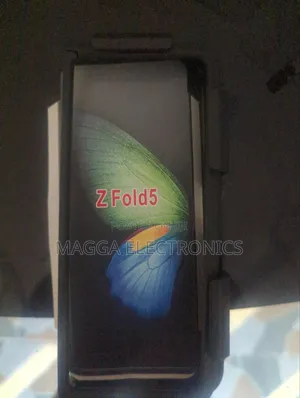 Samsung Galaxy Z Fold 4 , 5