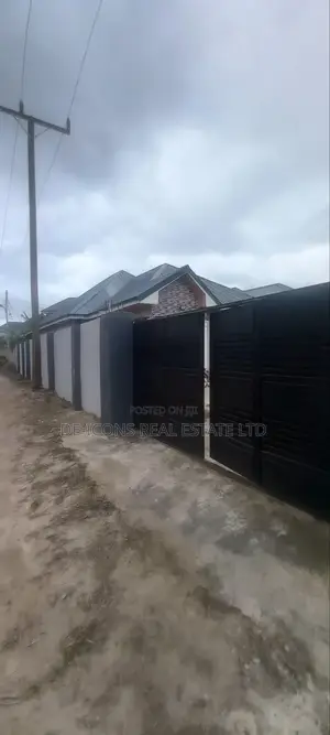 3bdrm Mansion in De-Icons Real Estate, Awutu Senya East Municipal