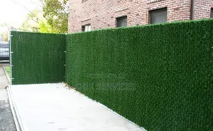 Artificial-Grass Chain Link