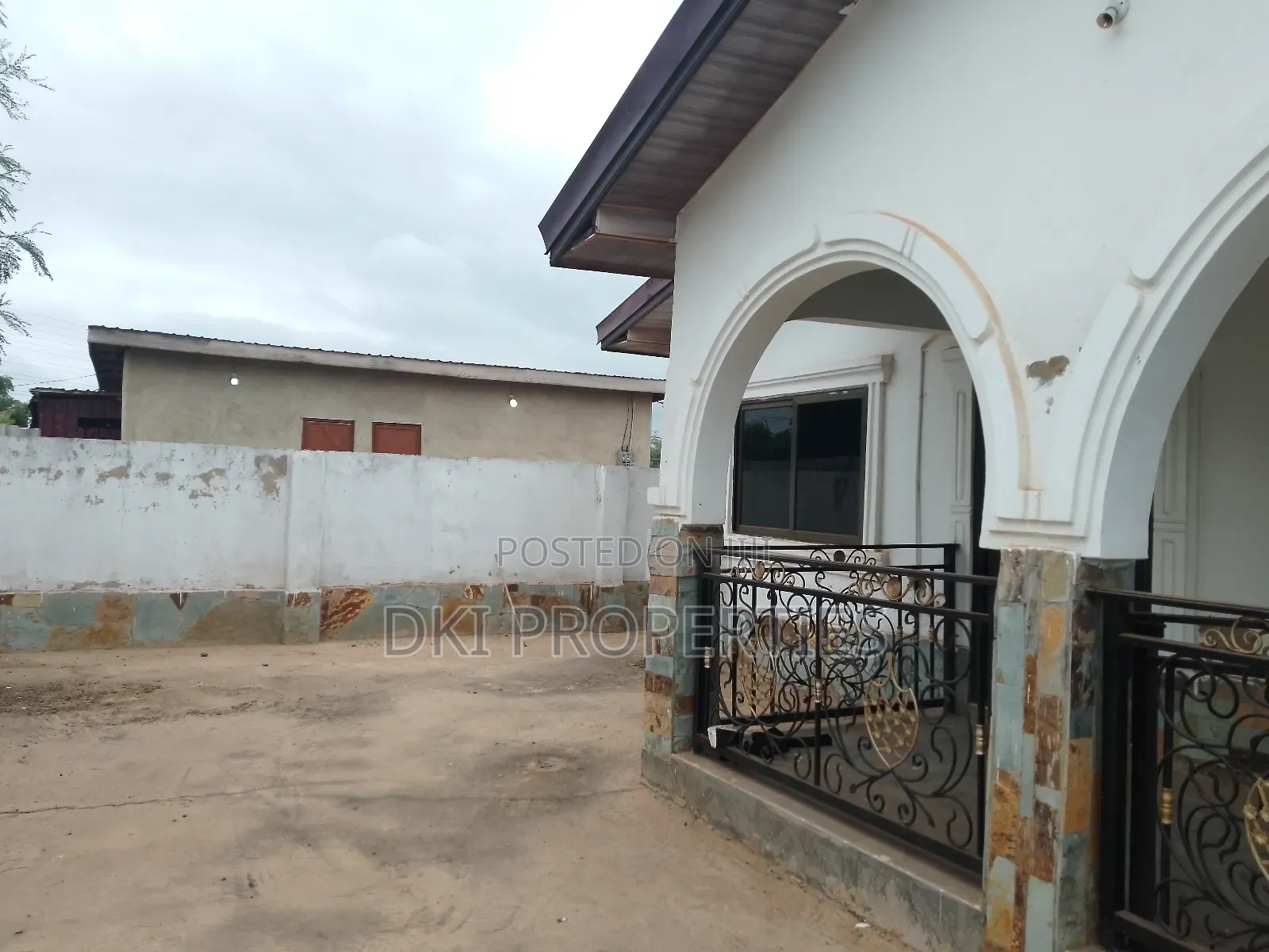 3bdrm House in Dki Properties, Oyibi for sale