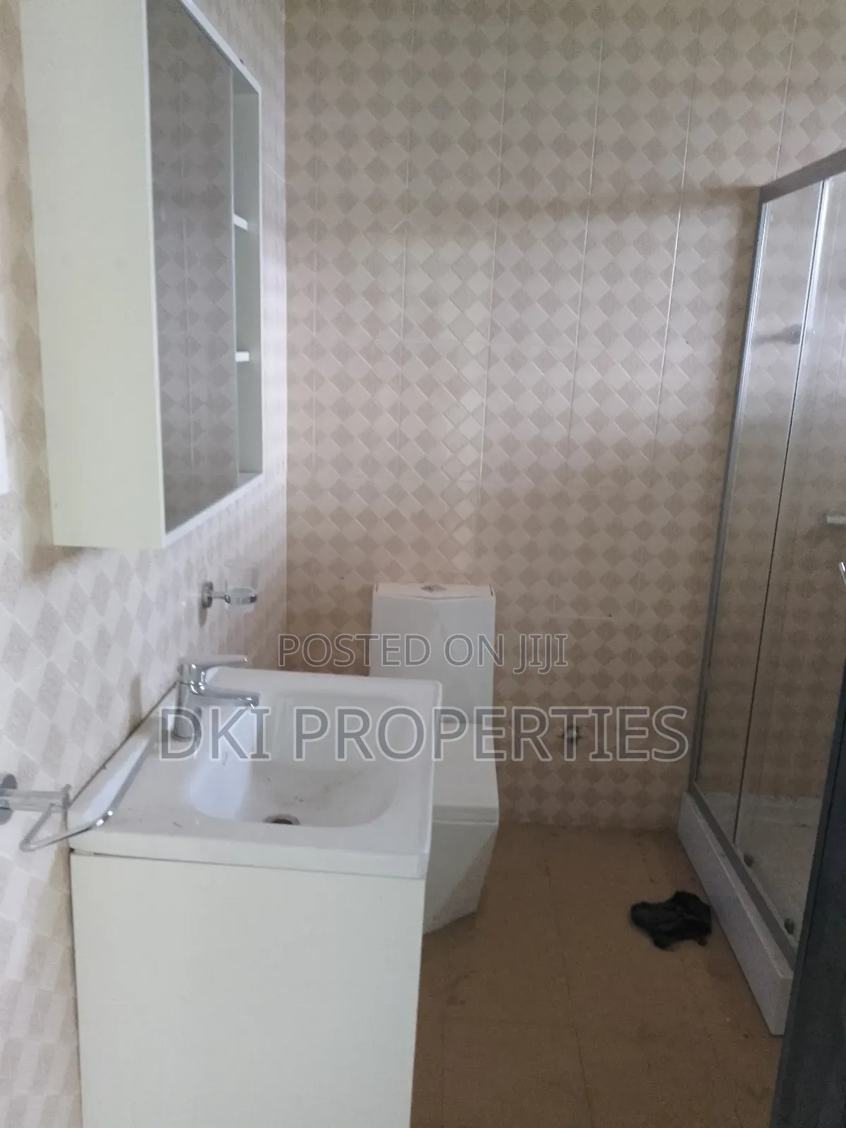 4bdrm House in Dki Properties, Oyibi for rent