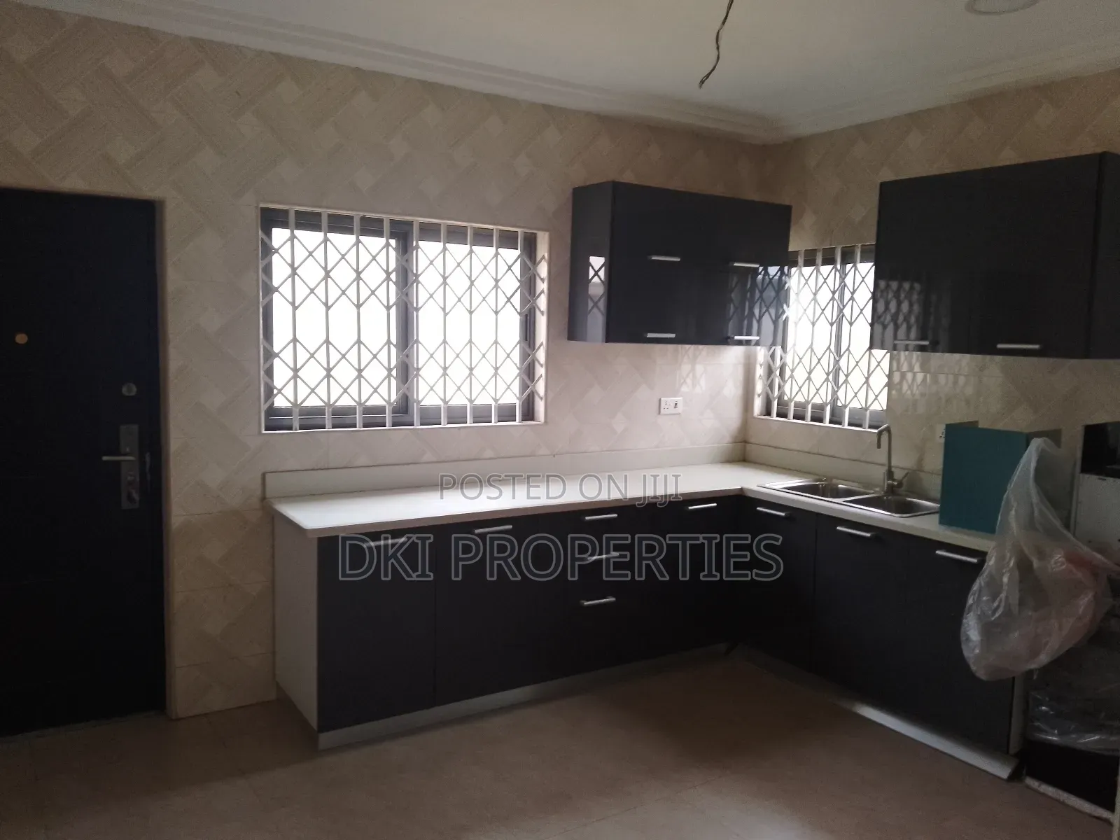 3bdrm House in Dki Properties, Oyibi for sale