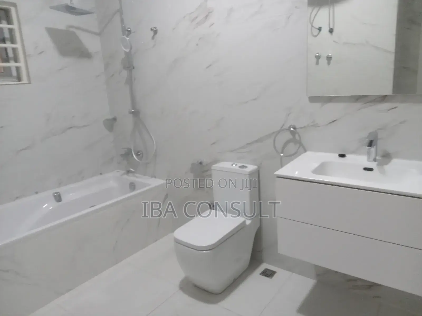4bdrm House in Amrahia, Adenta for sale