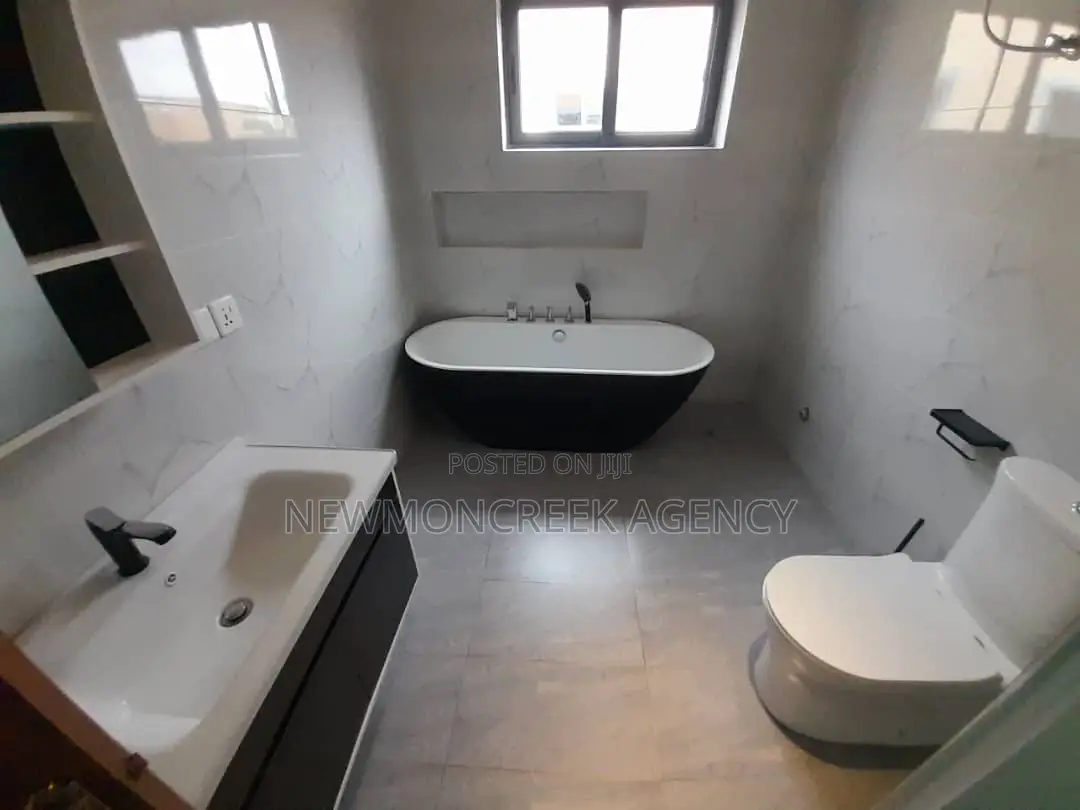 4bdrm Duplex in Amanfrom,Adenta, Accra Metropolitan for sale