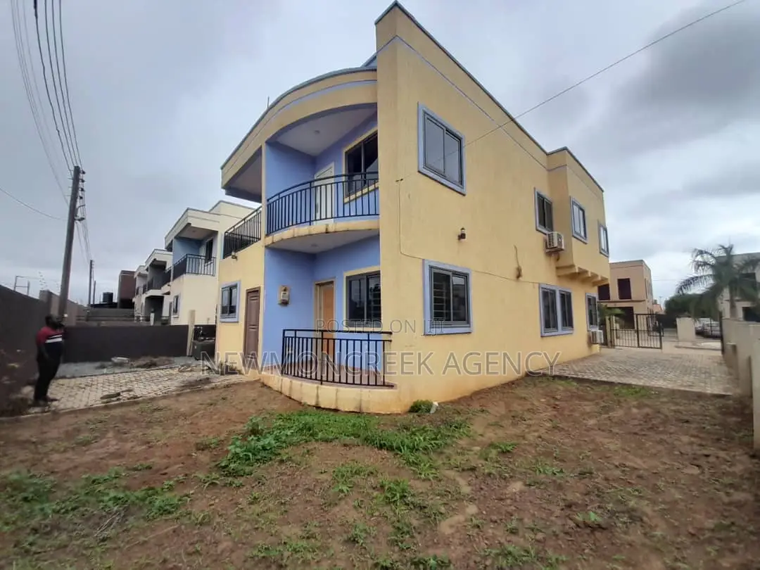 4bdrm Duplex in Amanfrom,Adenta, Accra Metropolitan for sale