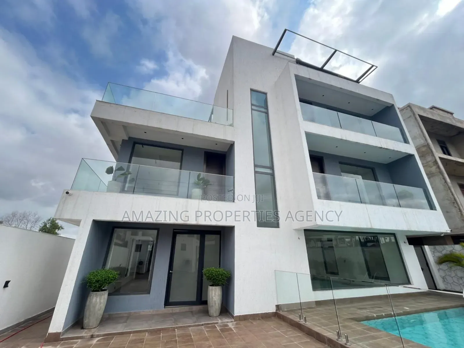 5bdrm House in East Legon for sale