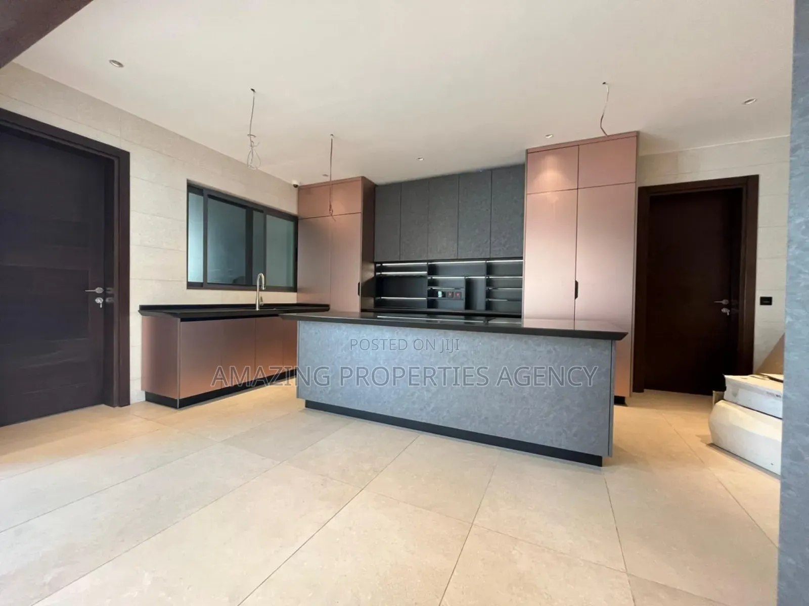 5bdrm House in East Legon for sale