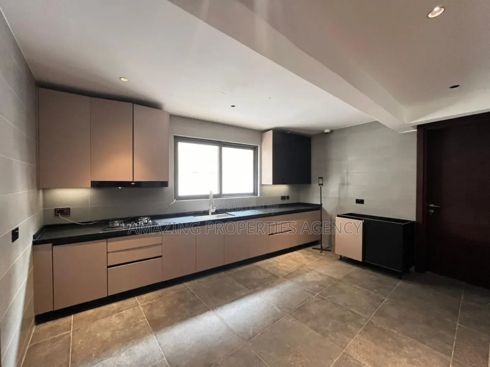 5bdrm House in East Legon for sale