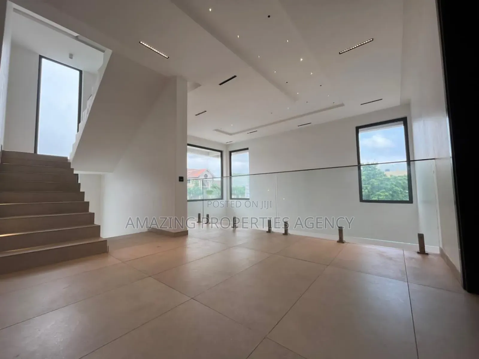 5bdrm House in East Legon for sale