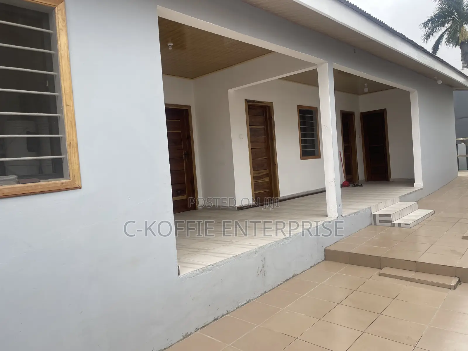 7bdrm Mansion in Labone for rent