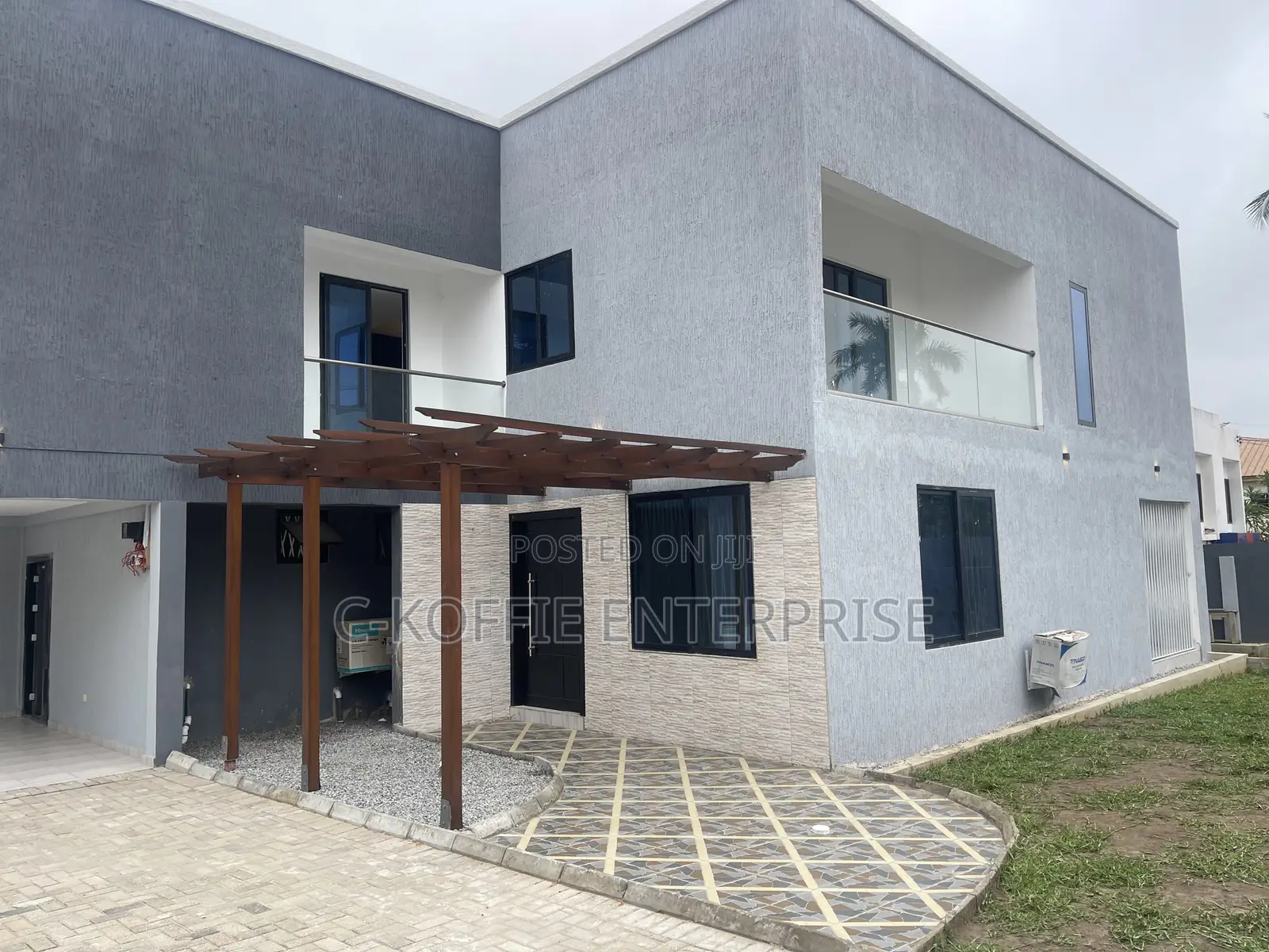 7bdrm Mansion in Labone for rent