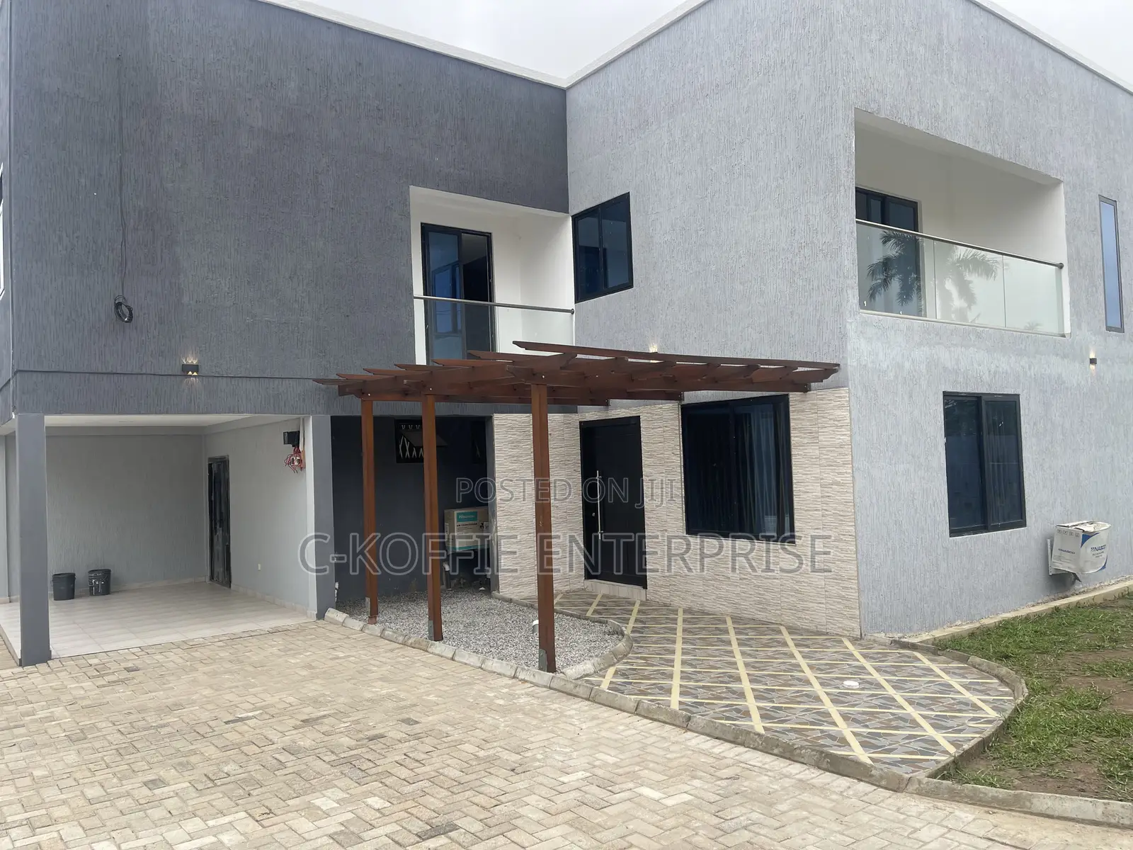 7bdrm Mansion in Labone for rent