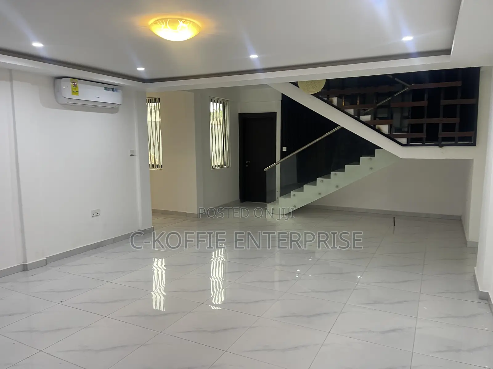 7bdrm Mansion in Labone for rent