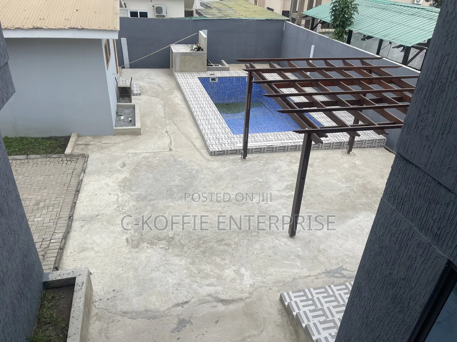 7bdrm Mansion in Labone for rent