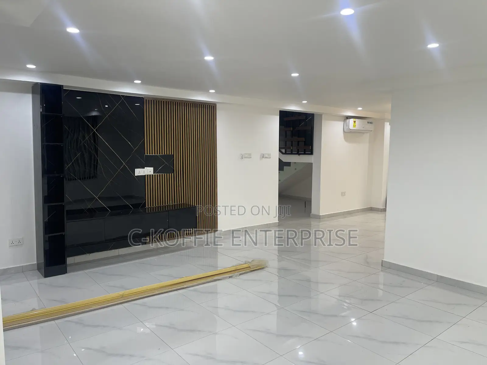 7bdrm Mansion in Labone for rent