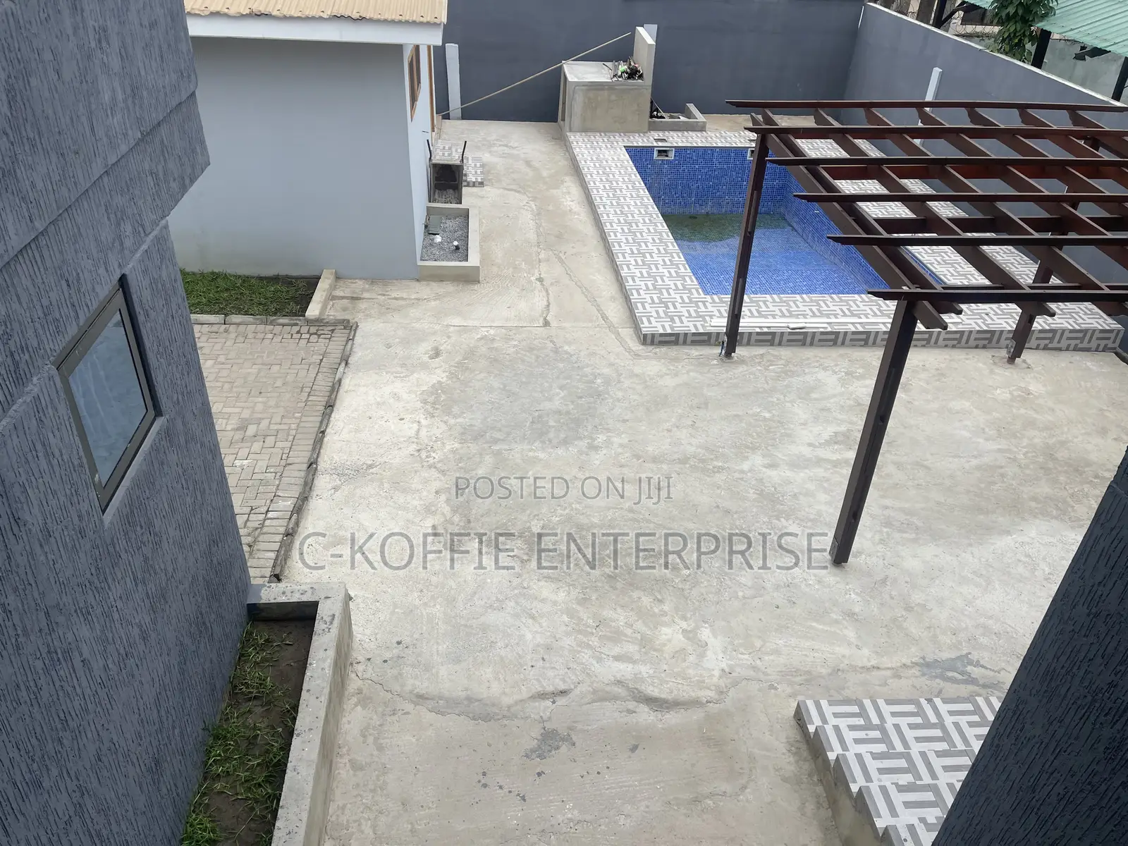 7bdrm Mansion in Labone for rent