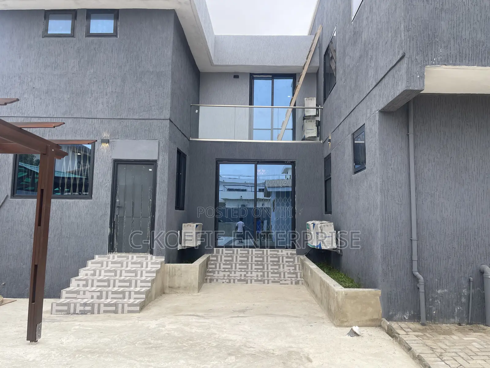 7bdrm Mansion in Labone for rent