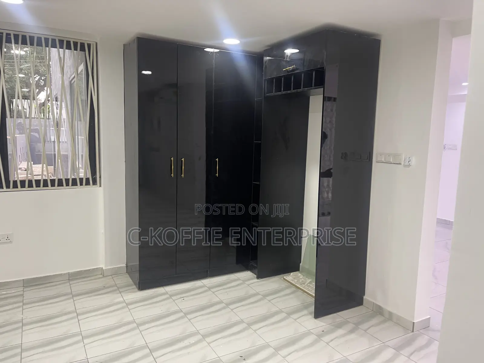 7bdrm Mansion in Labone for rent