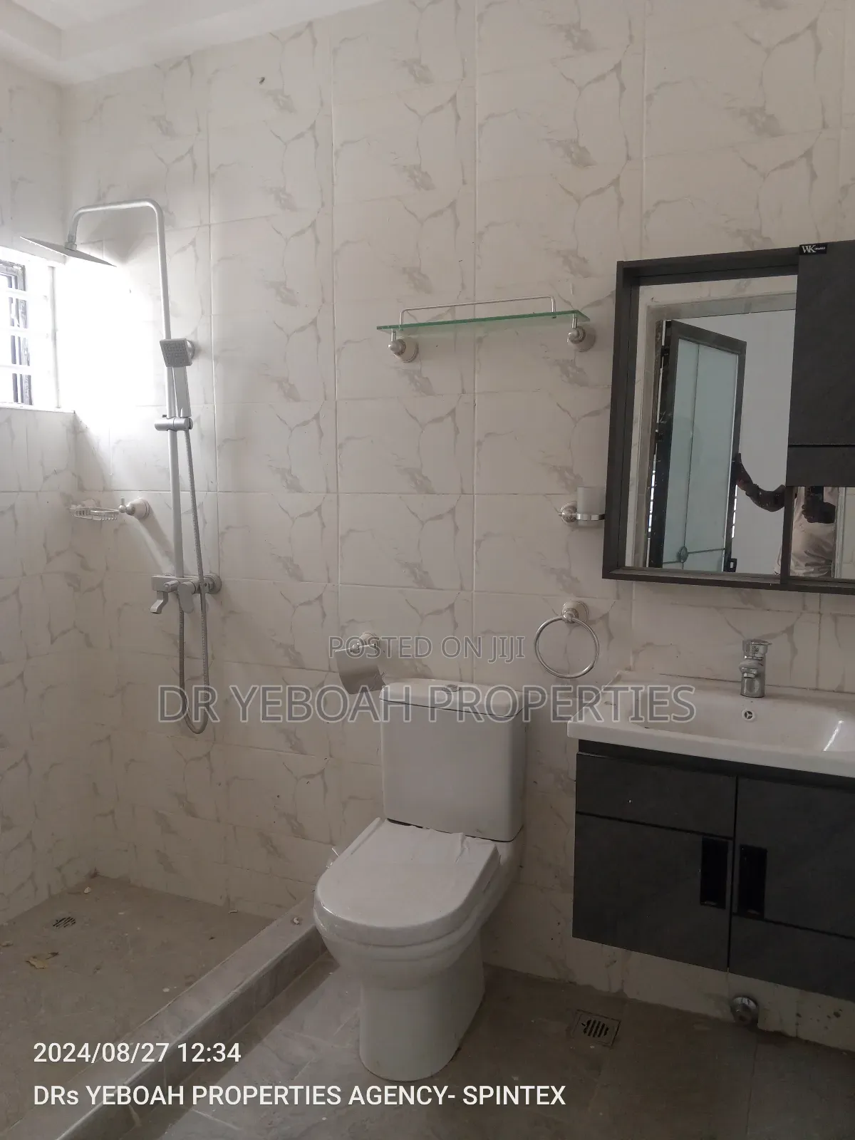 4bdrm House in Spintex:- 4 Bedrooms for sale