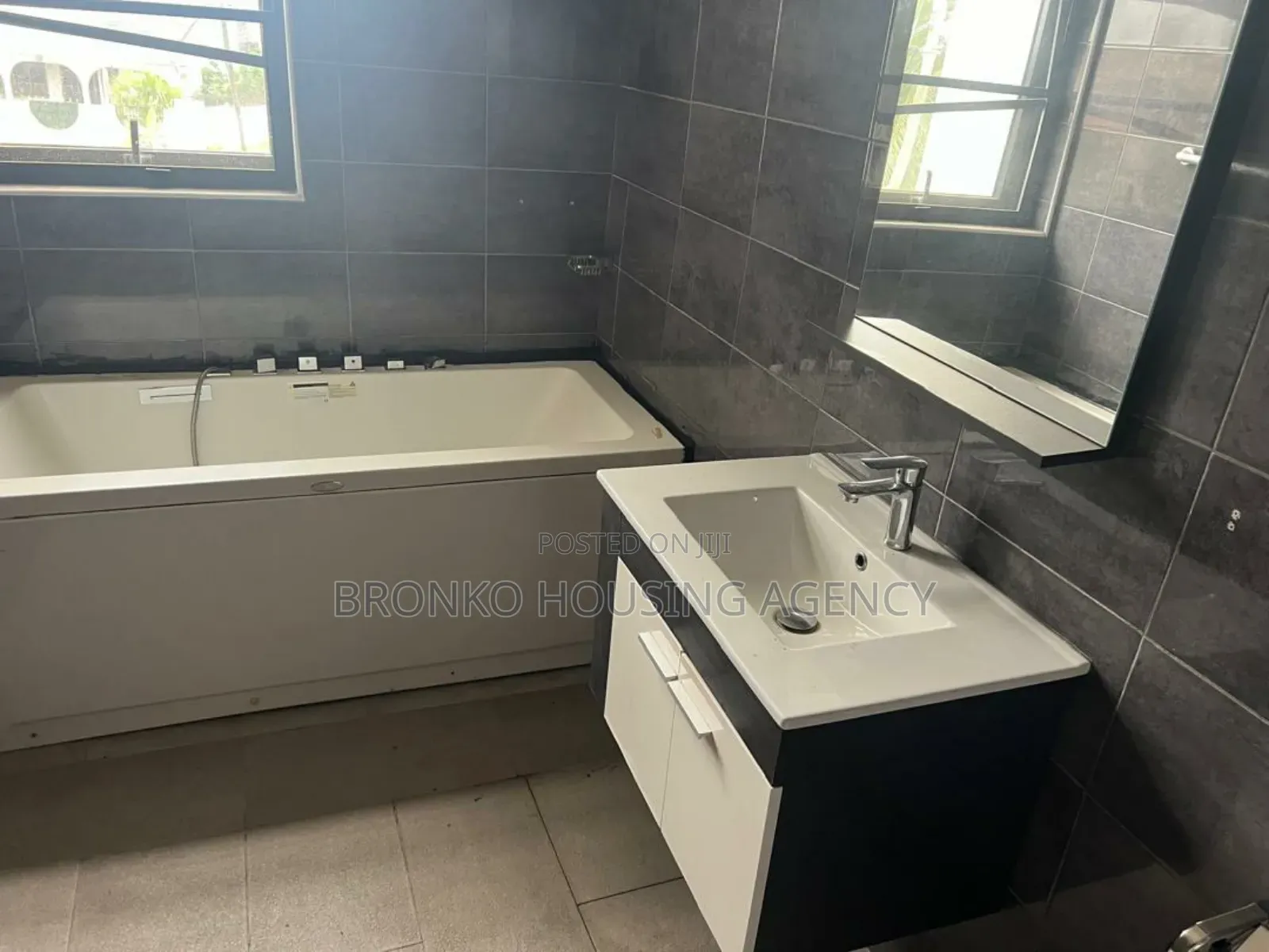 3bdrm House in Bronko Housing, Spintex for rent