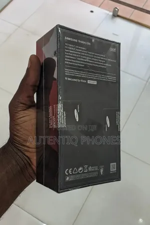 New Samsung Galaxy S10 128 GB Silver